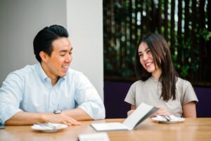 2 users talking and smiling. 